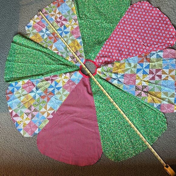 Handmade Vintage Christmas Tree Skirt - Picture 1 of 10